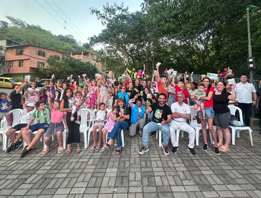 ¡”Bucarasanta en el Barrio”, revoluciona la tarde familiar  de propios y visitantes