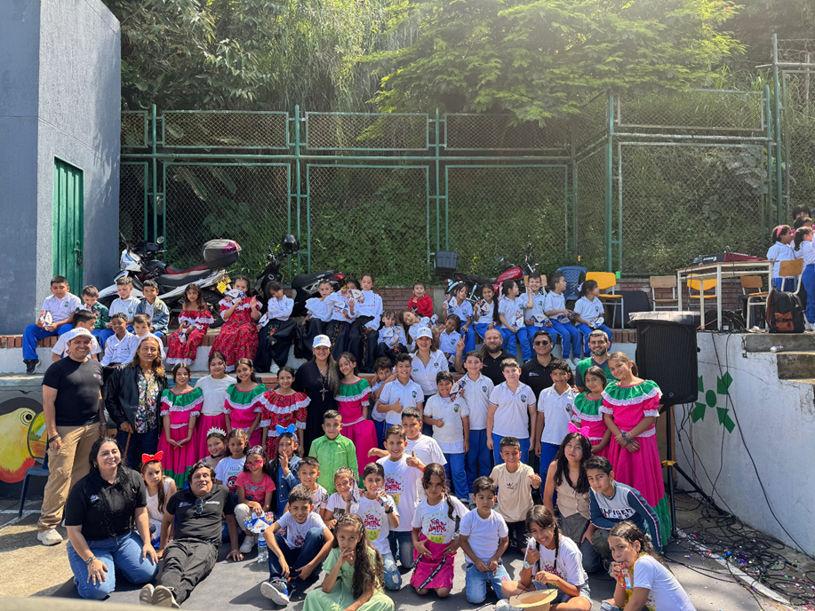  Los niños de las veredas Vijagual El Nogal 1, Vijagual La Esmeralda y La Malaña brillaron en una jornada de arte y formación del programa de Extensión y Rural en el marco del EmaFest 2025