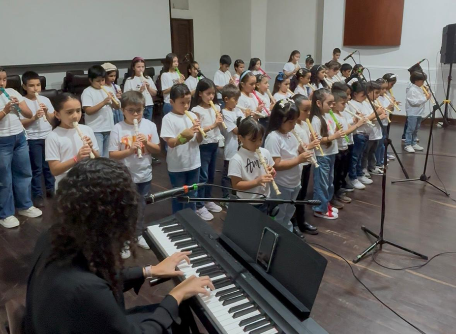 Más de 50 niños cerraron el Ciclo I 2025 con música, talento y emoción en la EMA