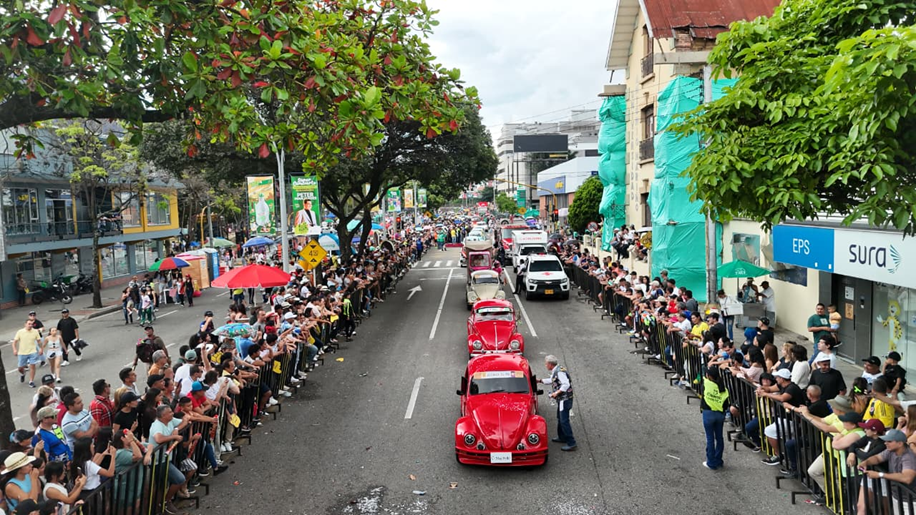 Rugido sobre ruedas, Bucaramanga vibró con autos clásicos y motos de alto cilindraje