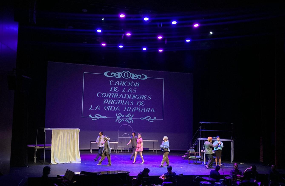 La EMA sacude el Teatro Santander con una versión feroz y provocadora de la “Ópera de los Tres centavos”